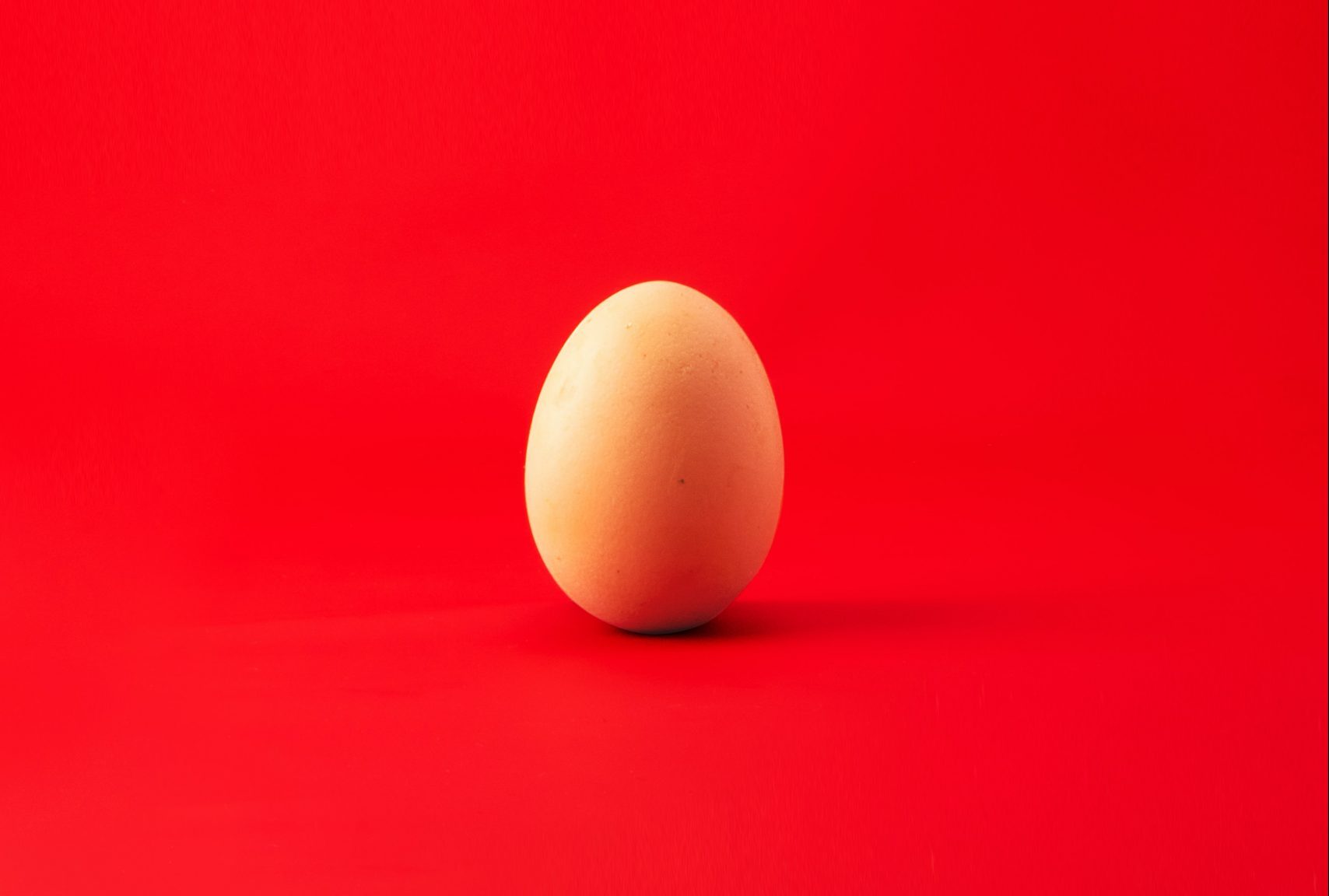 Huevo fondo rojo